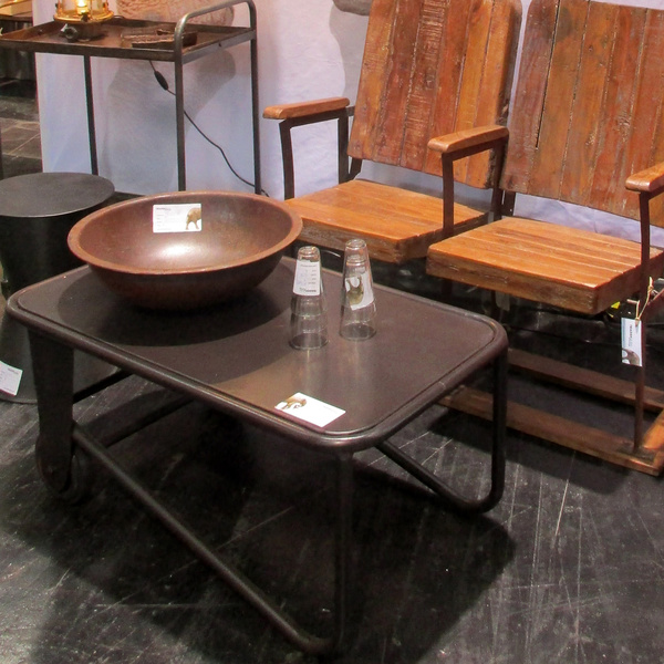 trademark-industriele-salontafel-op-wielen-zwart-s